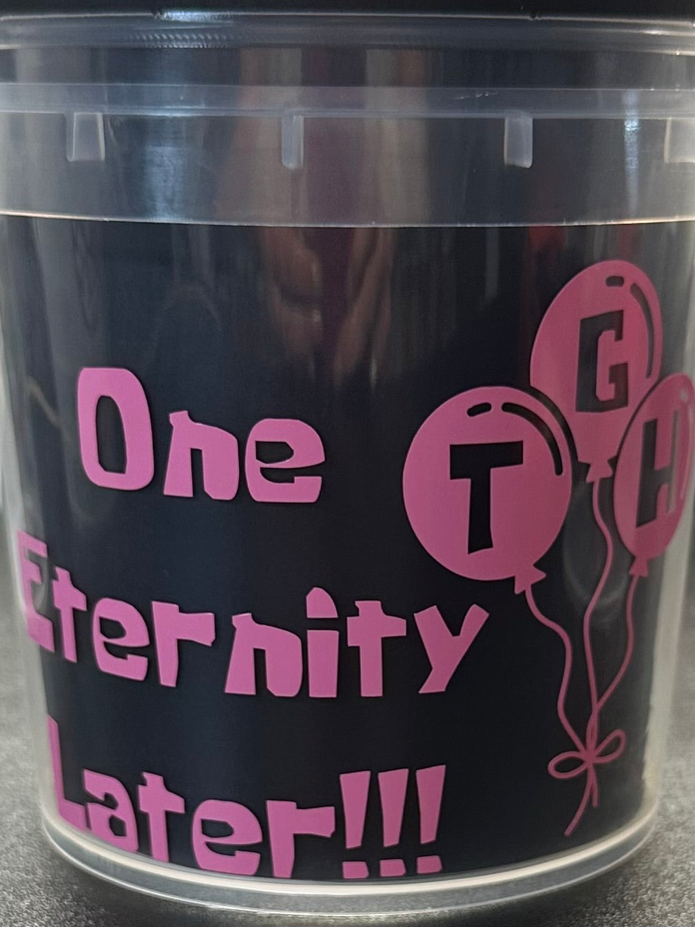 1 1/2lb Anniversary Bucket