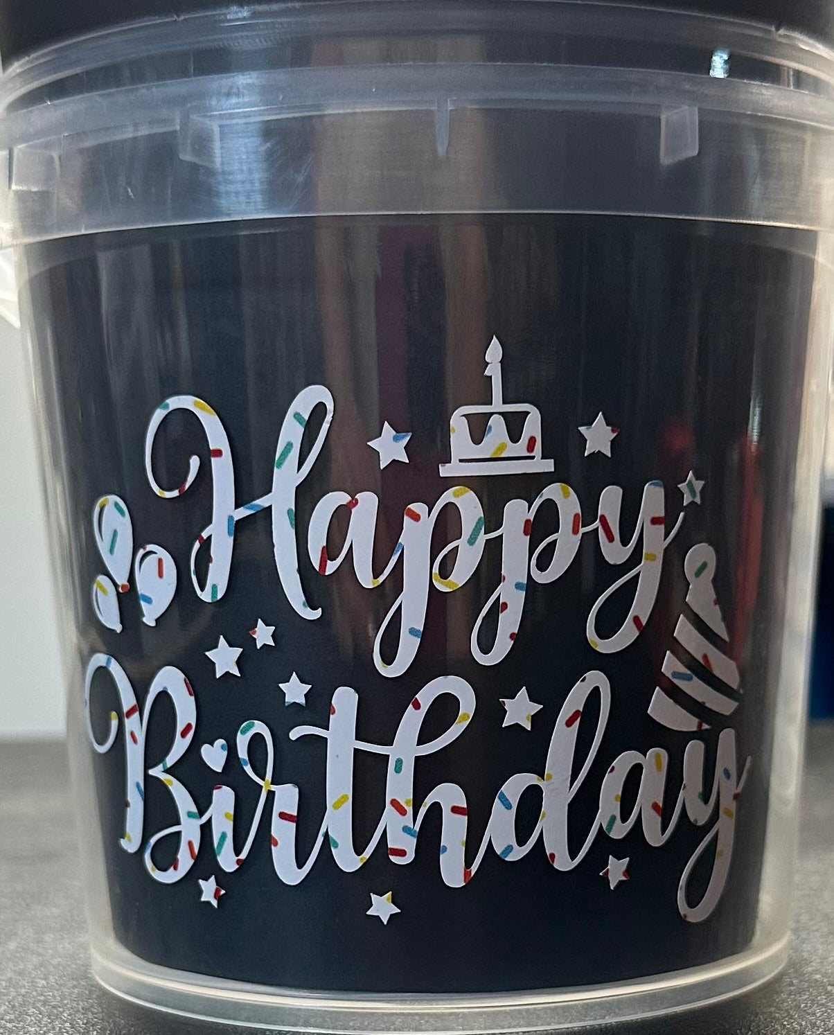 1 1/2lb Birthday Bucket