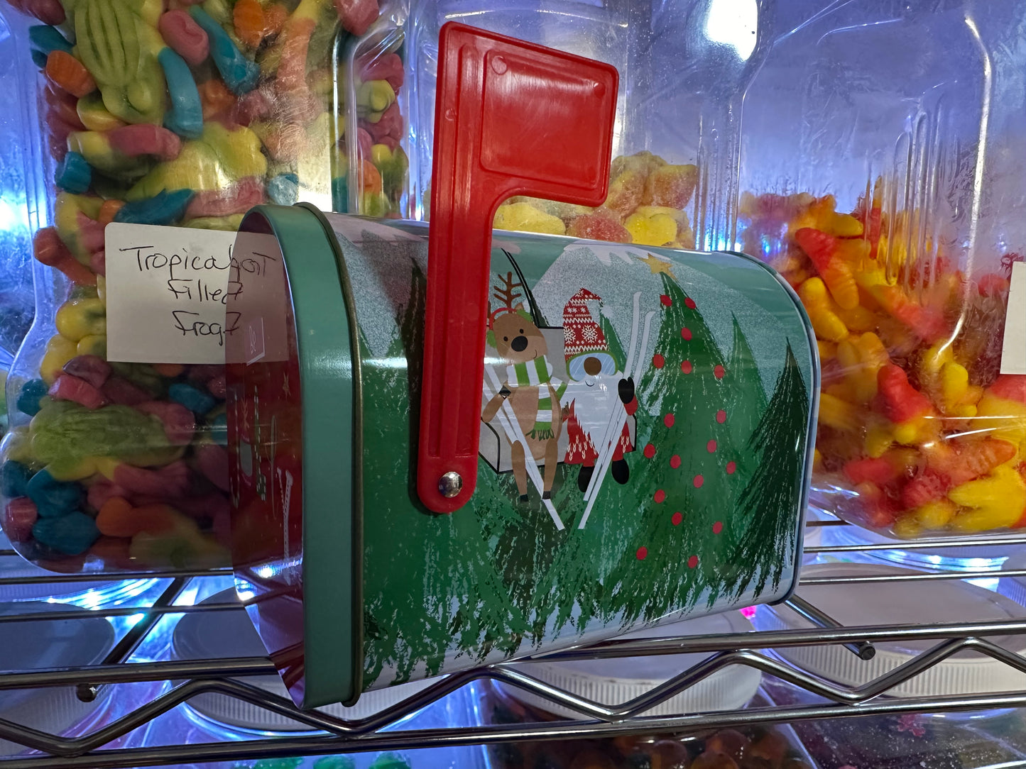 1 lb Christmas Mailbox